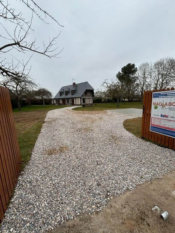 Création d’une allée près de Mesnil-en-Ouche 