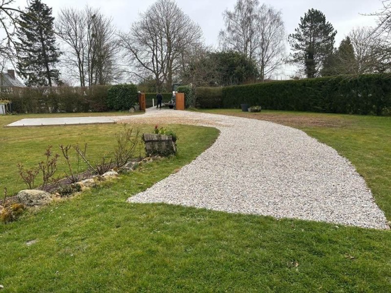 Création d’une allée près de Mesnil-en-Ouche 