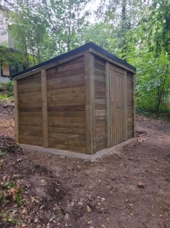 Pose d’un cabanon de jardin de 7,5m2 près de Bernay