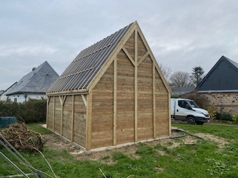 Garage double pente de 7,00x5,00m couverture en ardoise réalisée par le client