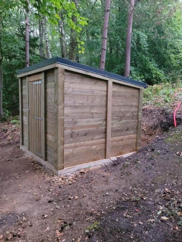 Pose d’un cabanon de jardin de 7,5m2 près de Bernay