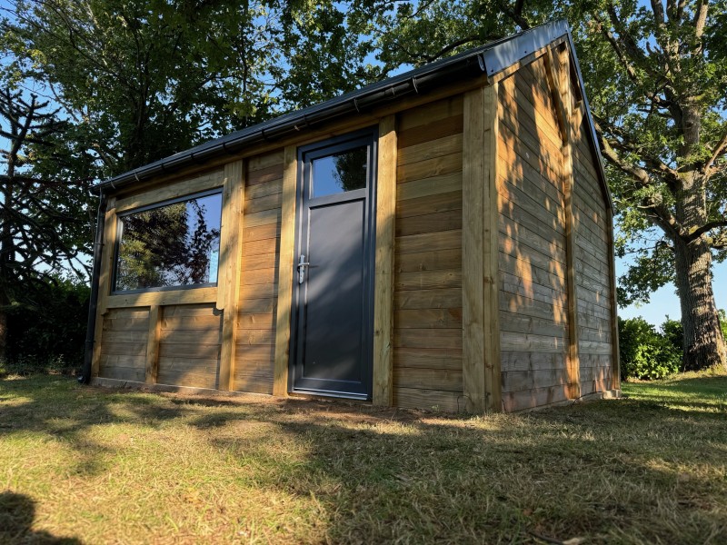 Cabane de jardin réalisée à Conches-en-Ouche avec toiture imitation ardoise