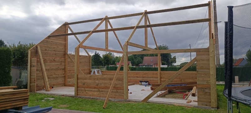 Fabrication d'un garage double pente sur Dieppe