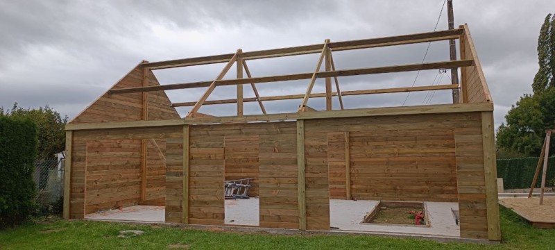 Fabrication d'un garage double pente sur Dieppe