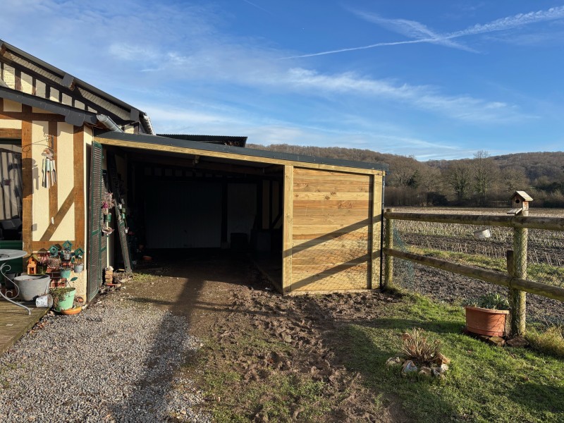 Carport monopente de 28,2m2 accolé à la maison près de Cormeilles 