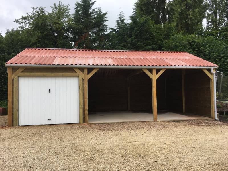 Création d'un garage double pente de type carport avec porte de garage à Lisieux