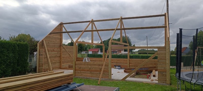 Fabrication d'un garage double pente sur Dieppe