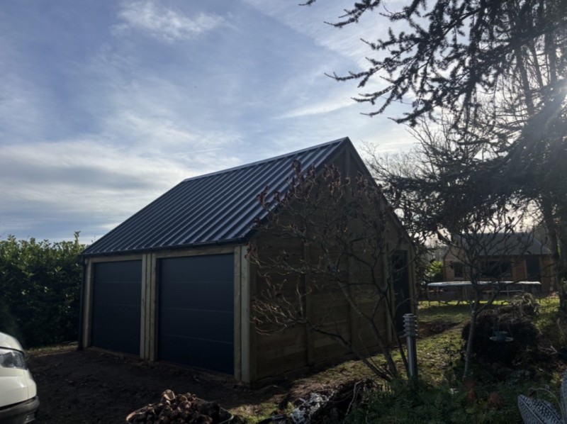 Pose d’un double garage double pente près d’Evreux