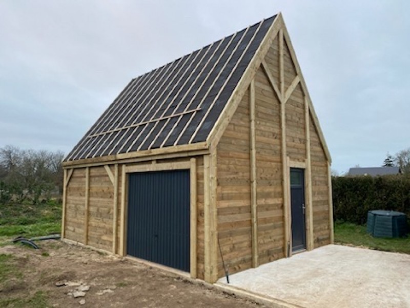 Garage double pente de 7,00x5,00m couverture en ardoise réalisée par le client