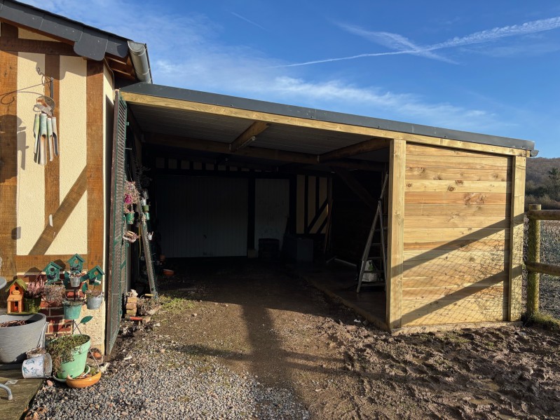 Carport monopente de 28,2m2 accolé à la maison près de Cormeilles 