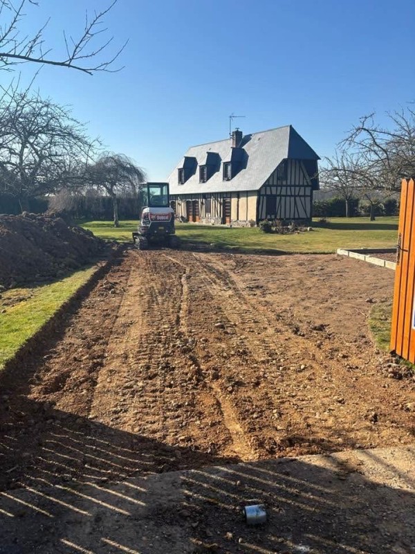 Création d’une allée près de Mesnil-en-Ouche 